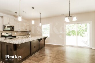 8000 Camden Crossing in Lowell, NC - Foto de edificio - Building Photo