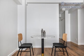 340 E 51st St in New York, NY - Foto de edificio - Building Photo