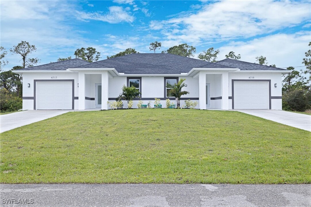 5125-5127 24th St SW in Lehigh Acres, FL - Building Photo