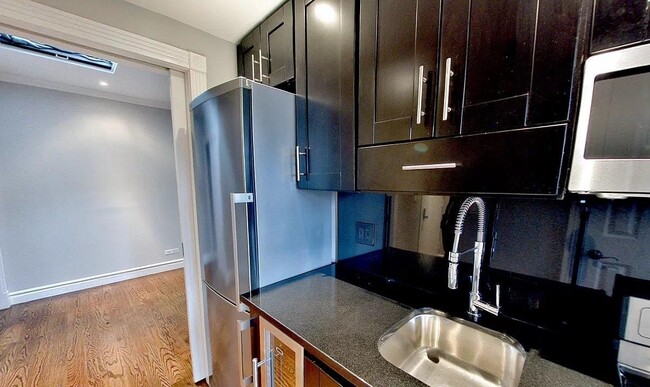property at 521 E 5th St