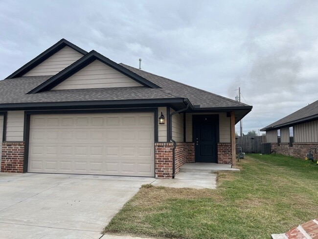 property at 5210 Oakwood Villa Ct