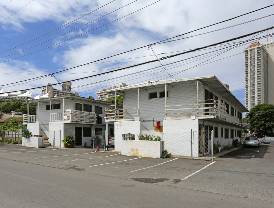 1693 Kalauokalani Way in Honolulu, HI - Building Photo