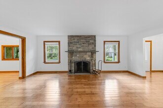 190 E Rocks Rd in Norwalk, CT - Building Photo - Building Photo