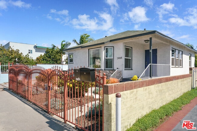 1444 Meadowbrook Ave in Los Angeles, CA - Building Photo - Building Photo