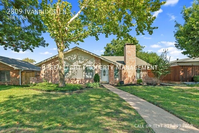 property at 2809 Ivanridge Ln