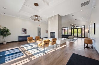 Devonshire Apartments in Greenwood, IN - Foto de edificio - Building Photo