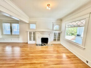 7725 Norton Ave in West Hollywood, CA - Building Photo - Building Photo