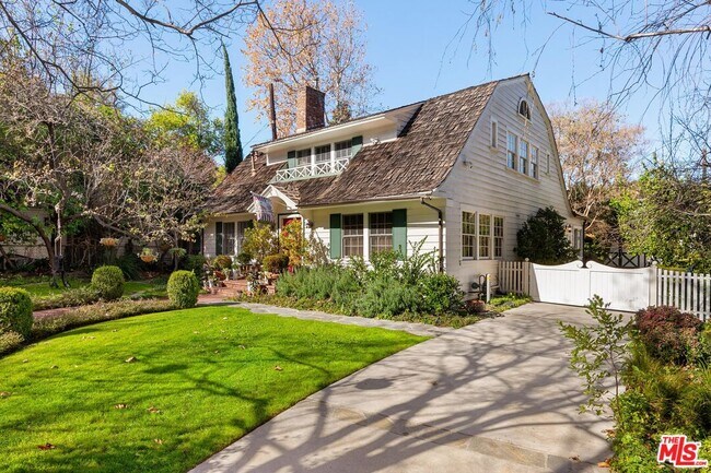 1625 Opechee Way in Glendale, CA - Building Photo - Building Photo
