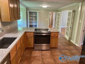 713 Giles Dr NE in Huntsville, AL - Building Photo - Building Photo