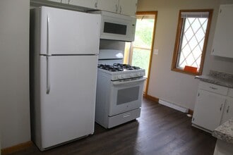 2237 Mt Vernon Rd SE in Cedar Rapids, IA - Building Photo - Building Photo