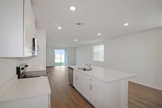 555 Sun Chaser Dr in Nokomis, FL - Building Photo - Building Photo