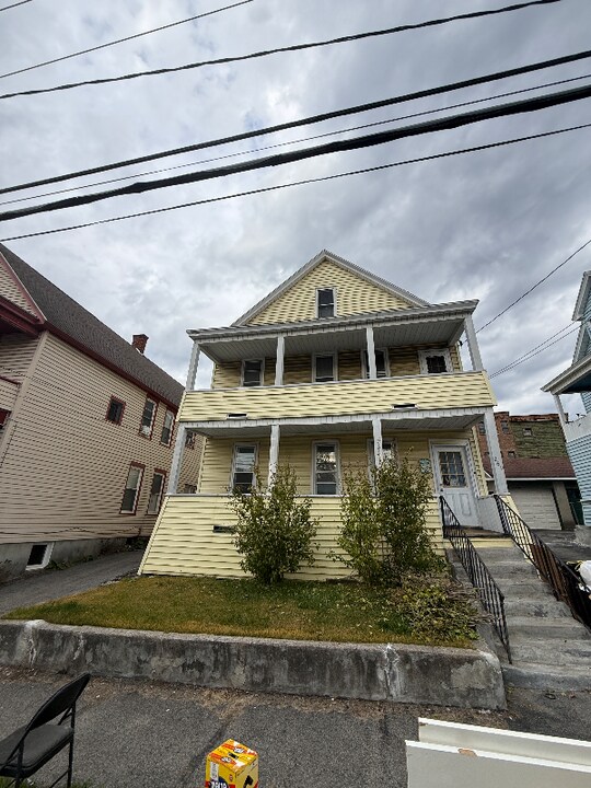 269 W Main St in Amsterdam, NY - Building Photo