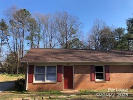 208 Sunny Hill Dr in Lincolnton, NC - Building Photo