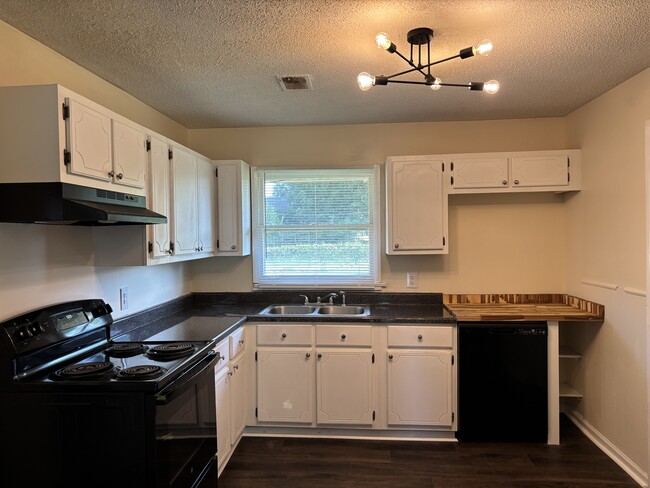 1006 Waverly Ave in Muscle Shoals, AL - Building Photo - Building Photo