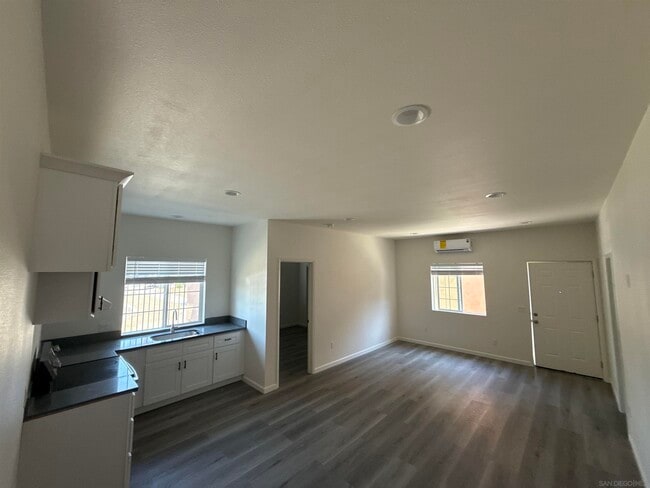 property at 2049 E Palmyra Ave
