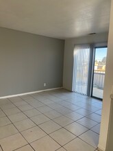 11951 Chamberlaine Way in Adelanto, CA - Building Photo - Building Photo