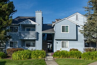 Lighthouse Condominiums in Vallejo, CA - Foto de edificio - Building Photo