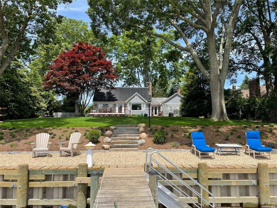3675 Wells Ave in Southold, NY - Building Photo