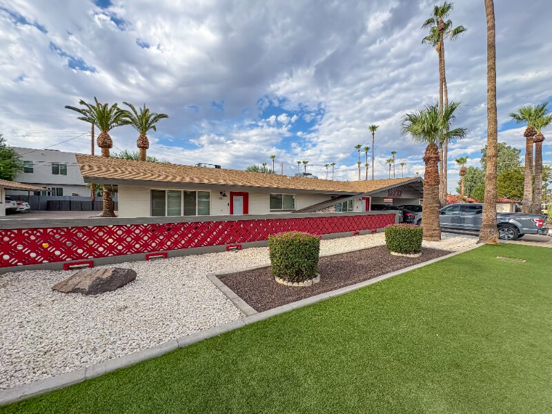 2737 E Glenrosa Ave in Phoenix, AZ - Building Photo