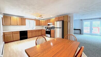 22 Purchase St in Danvers, MA - Foto de edificio - Building Photo