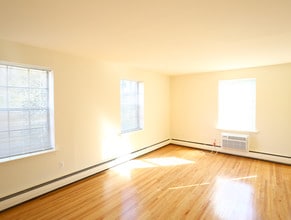 101 Mill Creek Road Apartments in Ardmore, PA - Building Photo - Interior Photo