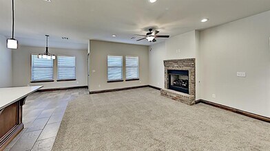 2001 Sara Vista Dr in Yukon, OK - Building Photo - Building Photo