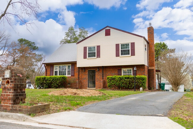 9022 Joi Dr in Richmond, VA - Foto de edificio - Building Photo