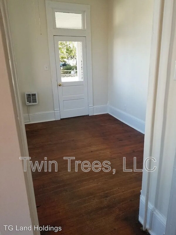 5951 King St in Mount Jackson, VA - Foto de edificio - Building Photo