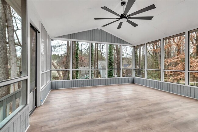 4497 Glenforest Dr NE in Roswell, GA - Building Photo - Building Photo