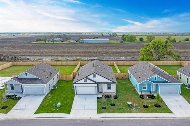 526 Thunderstorm Ave in Lockhart, TX - Building Photo - Building Photo