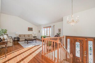 317 Darlington Ave in Staten Island, NY - Building Photo