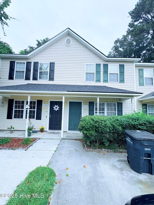 104 Pisgah Ct in Jacksonville, NC - Building Photo