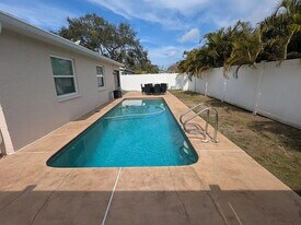 3275 Marigold Dr in Clearwater, FL - Building Photo