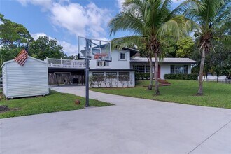 2101 SW 33rd Ave in Fort Lauderdale, FL - Building Photo - Building Photo