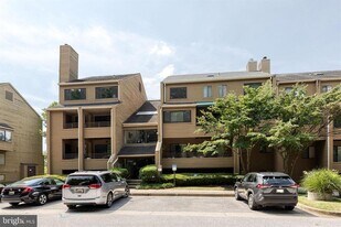 6905 Jones View Dr in Baltimore, MD - Building Photo