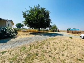 21616 Thornton Rd in Lodi, CA - Building Photo - Building Photo