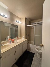 12 S Wendy Dr in Thousand Oaks, CA - Foto de edificio - Building Photo