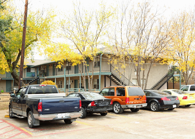 Arbor Vista Apartments in Irving, TX - Foto de edificio - Building Photo