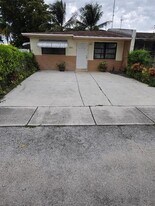 5461 SW 38th Ct in West Park, FL - Building Photo