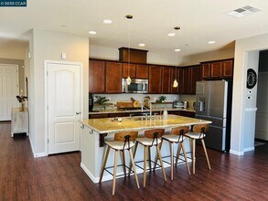 908 Poppy Dr in Brentwood, CA - Building Photo - Building Photo