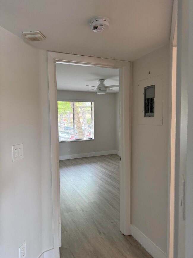 1043 Coral Club Dr in Coral Springs, FL - Building Photo - Building Photo