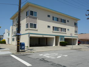 490 Talbert St in Daly City, CA - Building Photo - Building Photo