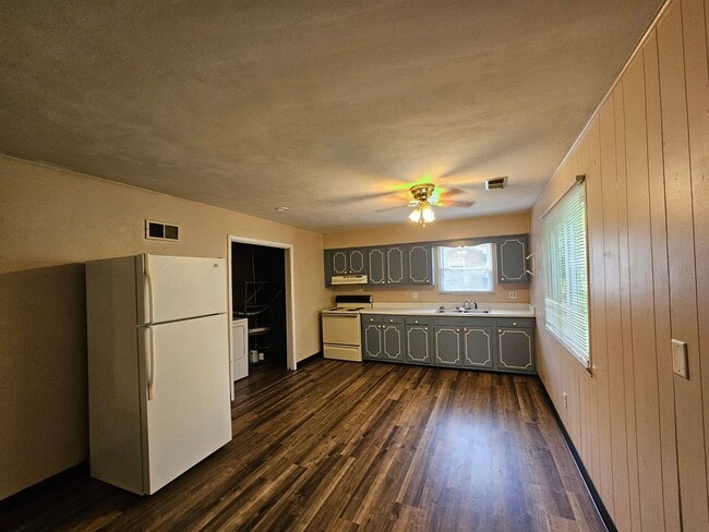 353 Gilmore St in Morgantown, WV - Foto de edificio - Building Photo