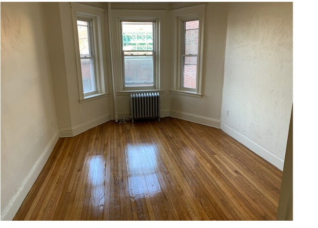 1210 Boylston St, Unit 6 in Boston College, MA - Foto de edificio - Building Photo