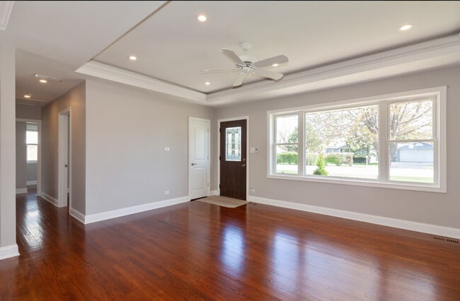 8108 S 85th Ave in Justice, IL - Foto de edificio - Building Photo