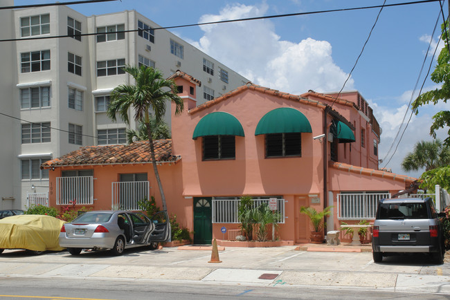 109 Birch Rd in Fort Lauderdale, FL - Foto de edificio - Building Photo