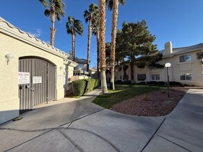 3320 S Fort Apache Rd, Unit 218 in Las Vegas, NV - Building Photo - Building Photo