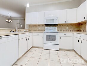 1227 Gordon Oaks Dr in Plant City, FL - Building Photo - Building Photo