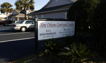 New Orleans Courtyard in Fairhope, AL - Foto de edificio - Building Photo