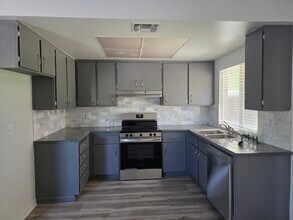 4900 Earlcort Cir in Sacramento, CA - Building Photo - Building Photo